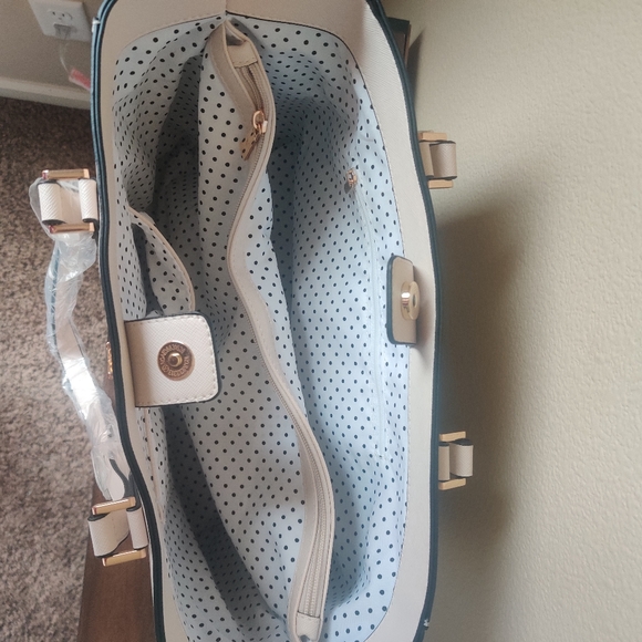 Vanessa Williams Lush Large Tote - Picture 4 of 11